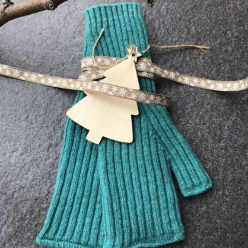 Green Grove Scotland Brodie Mittens PARAKEET